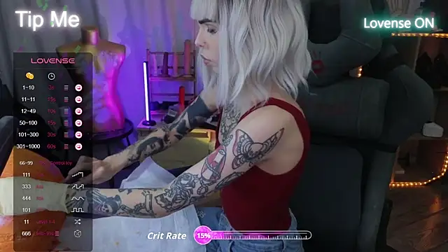 Snapshot of Kerry_Kirk chatting on October 21, 2025, 7:25 pm Kerry Kirk online show from October 21, 2025, 7:25 pm