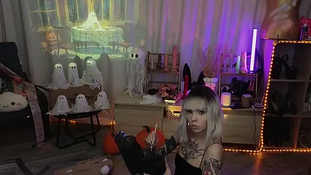 Snapshot of Kerry_Kirk chatting on October 24, 2025, 11:23 pm Kerry Kirk online show from October 24, 2025, 11:23 pm