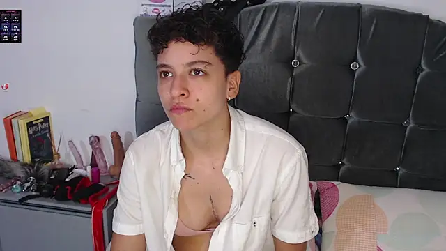 Antonella Cruz02 online show from April 23, 2026, 3:08 am
