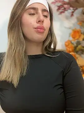 ValerieHilton online show from December 7, 2024, 12:52 am