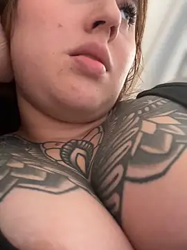 Snapshot of ValerieHilton chatting on September 29, 2025, 10:03 pm ValerieHilton online show from September 29, 2025, 10:03 pm