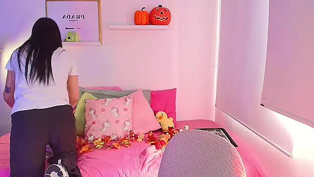 lilyy evanss online show from October 1, 2025, 9:10 pm