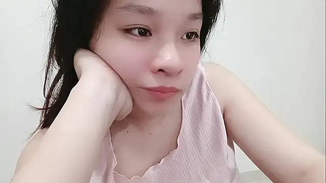 Milajinxi online show from May 4, 2026, 1:01 am