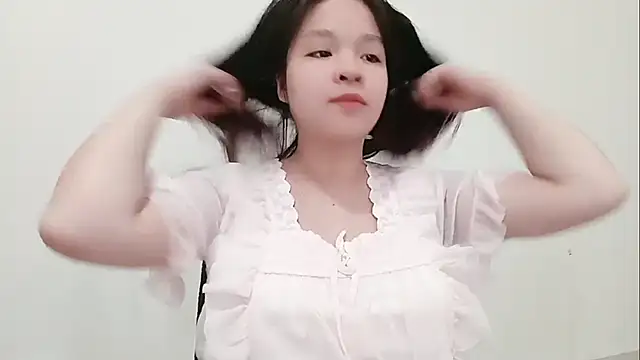 Milajinxi online show from May 5, 2026, 1:02 am