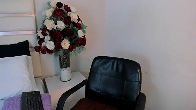 CamilaSofiia online show from January 4, 2025, 10:34 pm