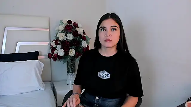 CamilaSofiia online show from January 7, 2025, 7:28 pm