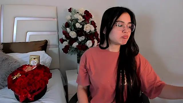 CamilaSofiia online show from February 18, 2025, 7:41 pm