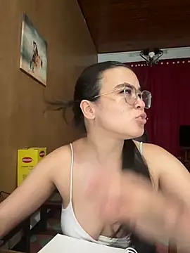CamilaSofiia online show from May 7, 2026, 11:32 pm