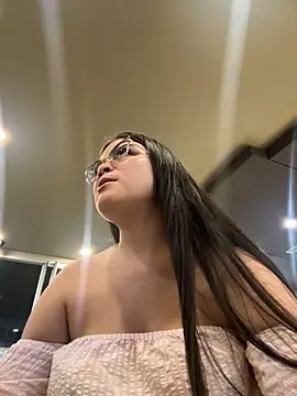 CamilaSofiia online show from May 20, 2026, 11:44 pm