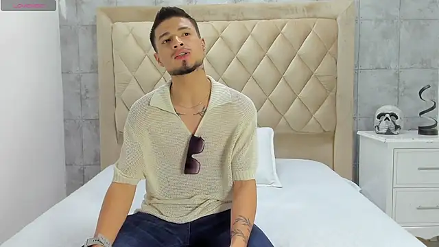 EdwardRoss  online show from September 11, 2025, 6:19 pm