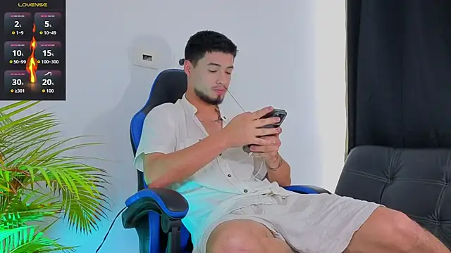 EdwardRoss  online show from November 15, 2025, 9:00 pm