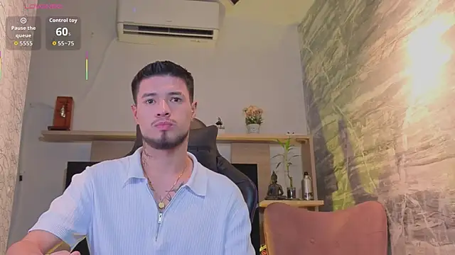 EdwardRoss  online show from June 19, 2026, 10:02 pm