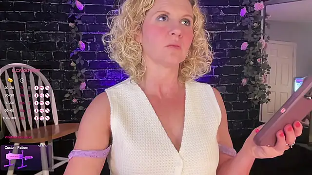 Snapshot of AmberJade_AmJ chatting on March 13, 2025, 12:05 am AmberJade AmJ online show from March 13, 2025, 12:05 am