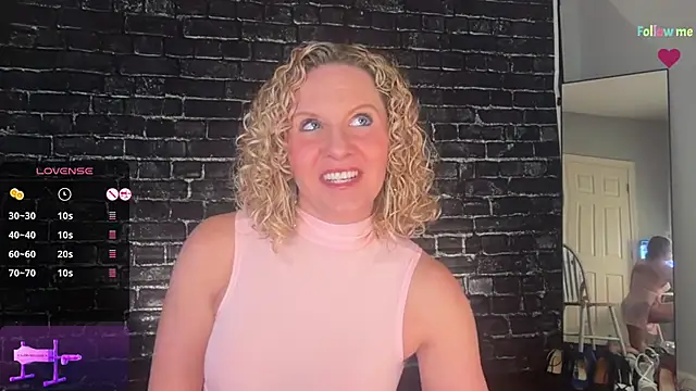 Snapshot of AmberJade_AmJ chatting on October 15, 2025, 12:11 am AmberJade AmJ online show from October 15, 2025, 12:11 am