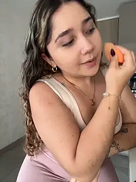 Snapshot of Cherryyquen chatting on February 17, 2026, 9:32 pm Cherryyquen online show from February 17, 2026, 9:32 pm