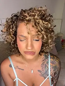 Snapshot of Arianabromw chatting on November 28, 2025, 6:32 pm Arianabromw online show from November 28, 2025, 6:32 pm