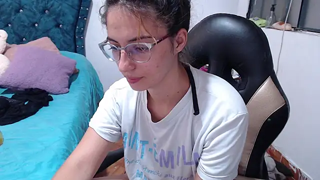 Kate lorens9 online show from May 11, 2026, 3:18 pm