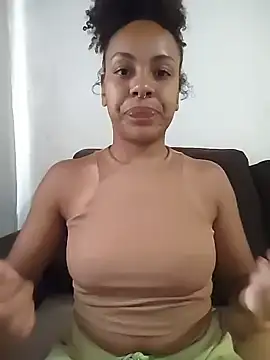 Julia Pretinha online show from December 19, 2025, 1:07 pm