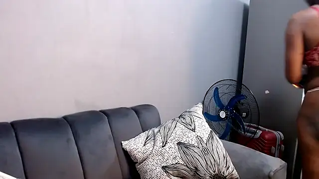 Snapshot of LongPussyLipsxx chatting on October 10, 2025, 8:30 pm LongPussyLipsxx online show from October 10, 2025, 8:30 pm