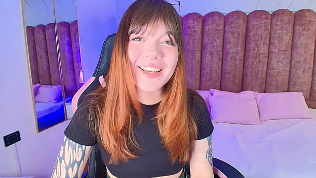 Fluffy Bubble21 online show from March 6, 2026, 4:09 am