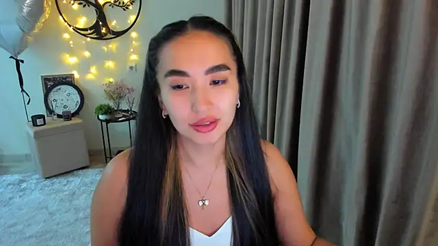 worldofkim online show from May 4, 2026, 7:54 pm