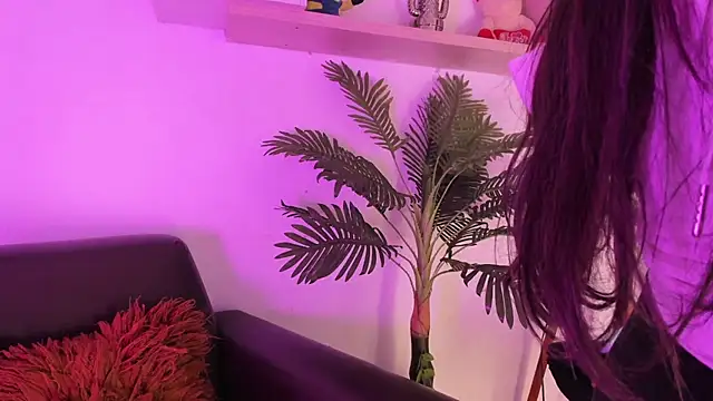 Miia Thompsonn online show from January 21, 2025, 3:15 am
