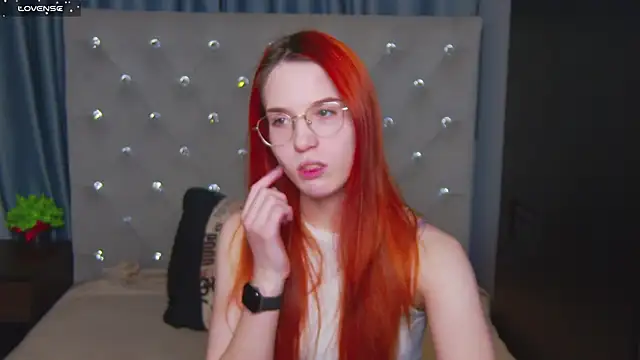 EmilyKents online show from December 9, 2024, 1:29 am