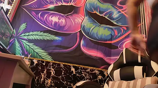 Snapshot of Luiza_Hammer chatting on January 17, 2025, 2:28 pm Luiza Hammer online show from January 17, 2025, 2:28 pm