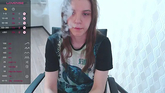 Snapshot of LisaHeart chatting on December 11, 2024, 2:54 pm LisaHeart online show from December 11, 2024, 2:54 pm