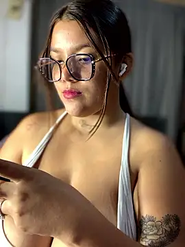 Michellesexxy online show from December 3, 2024, 4:36 am