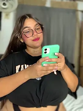 Snapshot of Michellesexxy chatting on January 24, 2025, 3:22 am Michellesexxy online show from January 24, 2025, 3:22 am