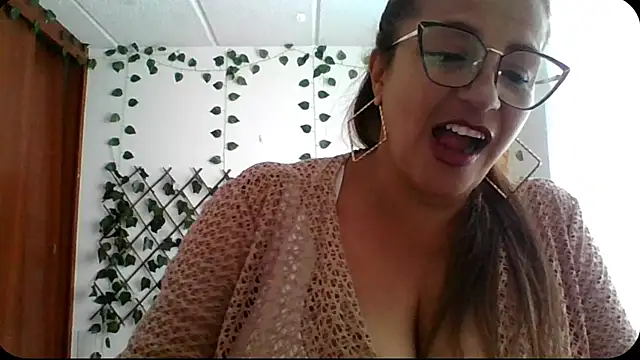 Snapshot of RossanaLionheart chatting on October 20, 2025, 8:42 pm RossanaLionheart online show from October 20, 2025, 8:42 pm