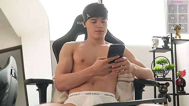 Snapshot of Max_cortes1 chatting on October 20, 2025, 4:07 pm Max cortes1 online show from October 20, 2025, 4:07 pm