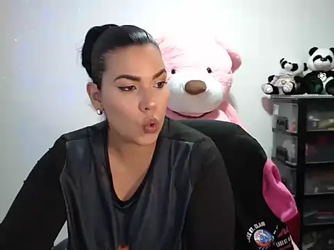 CarolinaRincon online show from November 22, 2025, 11:48 pm