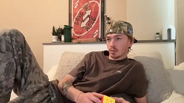 Snapshot of younghungginger chatting on December 15, 2024, 7:53 pm younghungginger online show from December 15, 2024, 7:53 pm