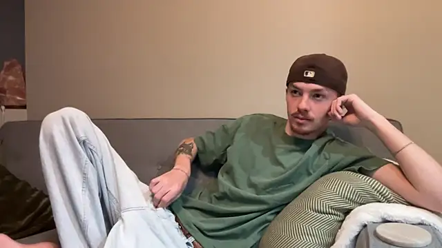 Snapshot of younghungginger chatting on November 14, 2025, 11:24 pm younghungginger online show from November 14, 2025, 11:24 pm