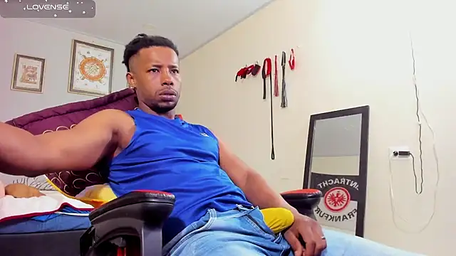 Snapshot of AlejoKhalifa_ chatting on October 14, 2025, 12:06 pm AlejoKhalifa  online show from October 14, 2025, 12:06 pm