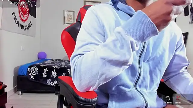 Snapshot of AlejoKhalifa_ chatting on October 29, 2025, 12:13 am AlejoKhalifa  online show from October 29, 2025, 12:13 am