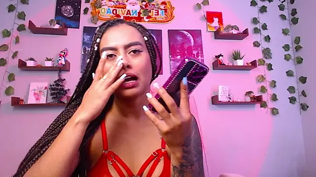 macey elliot  online show from December 24, 2024, 6:50 pm