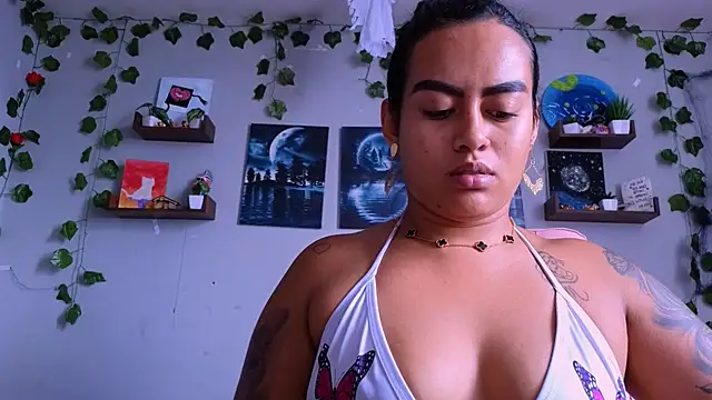 macey elliot  online show from December 2, 2025, 5:19 pm