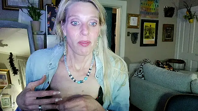 Glamazonx online show from May 4, 2026, 1:45 am