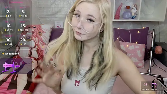 Snapshot of MeowkaKitty chatting on October 7, 2025, 1:36 am MeowkaKitty online show from October 7, 2025, 1:36 am
