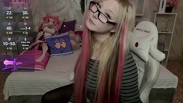 MeowkaKitty online show from May 5, 2026, 2:41 am