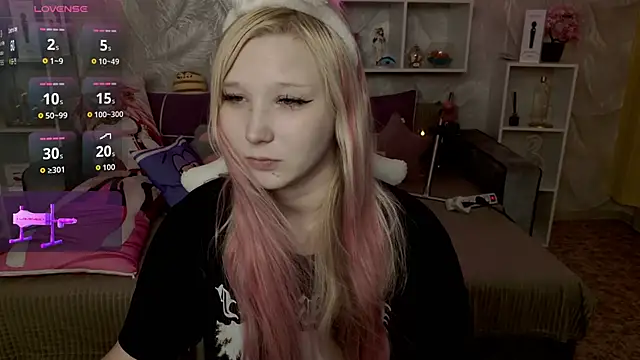 MeowkaKitty online show from May 10, 2026, 2:17 am