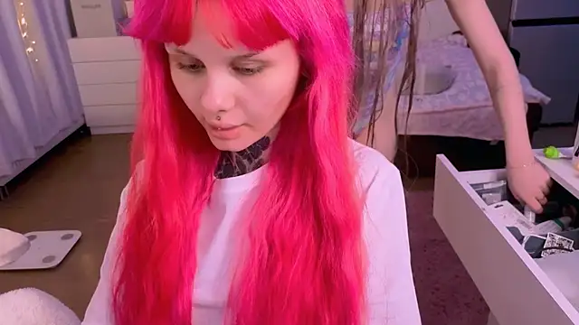 Britney Lynch online show from November 28, 2025, 12:02 am