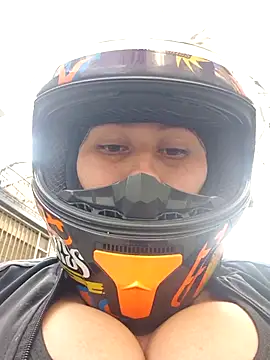 Snapshot of Celeem_ chatting on October 19, 2025, 9:15 pm Celeem online show from October 19, 2025, 9:15 pm