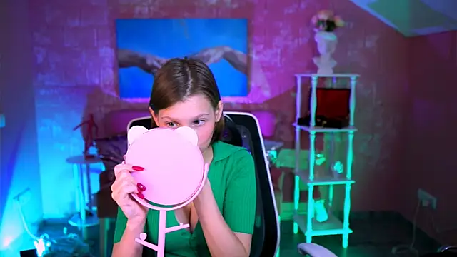 EllaHorton online show from June 11, 2026, 2:04 pm