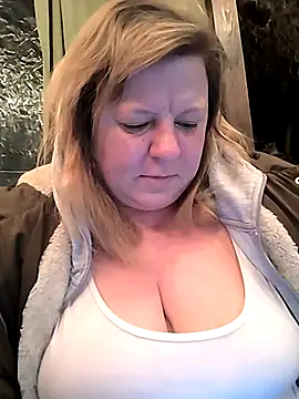 jusichka online show from October 23, 2025, 6:06 pm