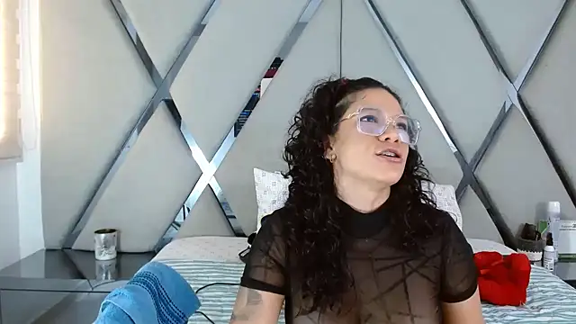 Snapshot of paula_daniela1 chatting on February 18, 2026, 12:56 pm paula daniela1 online show from February 18, 2026, 12:56 pm