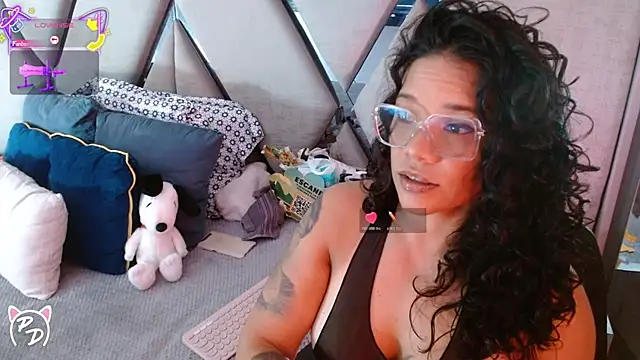 Snapshot of paula_daniela1 chatting on May 18, 2026, 9:31 pm paula daniela1 online show from May 18, 2026, 9:31 pm